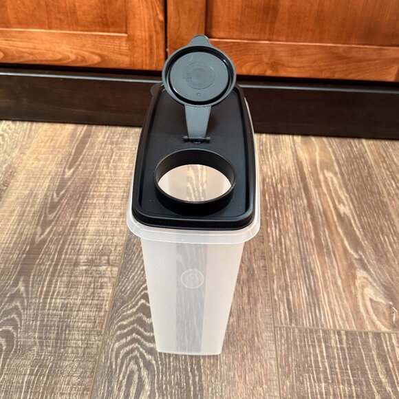 Tupperware Cereal Storer - Picture 7 of 15
